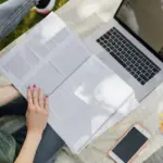 Estudar lendo livro