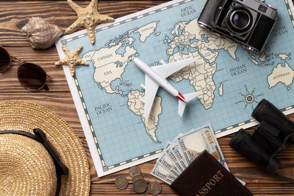 O segredo das pessoas que conseguem viajar mais ao longo do ano 1 O segredo das pessoas que conseguem viajar mais ao longo do ano Muitas pessoas acreditam que viajar com frequência é algo reservado apenas para quem tem muito tempo livre ou um orçamento elevado. No entanto, a realidade costuma ser diferente. Em muitos casos, quem consegue realizar mais viagens ao longo do ano adota hábitos simples de planejamento e organização que tornam esse objetivo mais acessível. Uma das primeiras etapas é pesquisar opções de passagem aerea com antecedência, avaliando datas e alternativas que possam se encaixar melhor no orçamento disponível. Planejamento faz toda a diferença Viajar mais não significa necessariamente gastar mais. Pessoas que costumam conhecer novos destinos com frequência geralmente planejam suas viagens com antecedência, acompanhando oportunidades e organizando os gastos ao longo dos meses. Esse hábito permite distribuir melhor o orçamento e evitar decisões tomadas às pressas, que muitas vezes acabam aumentando os custos. Aproveitar feriados e períodos estratégicos Nem toda viagem precisa acontecer durante longas férias. Muitos viajantes aproveitam feriados prolongados, finais de semana e pequenas pausas na rotina para explorar novos lugares. Essa estratégia permite realizar mais experiências ao longo do ano sem a necessidade de grandes períodos de ausência do trabalho ou dos estudos. Destinos próximos também podem surpreender Muitas vezes, excelentes experiências estão mais perto do que se imagina. Cidades vizinhas, regiões turísticas próximas e destinos menos conhecidos podem oferecer passeios interessantes e custos mais acessíveis. Além de reduzir o tempo de deslocamento, essa escolha ajuda a aproveitar melhor os dias disponíveis. Flexibilidade pode gerar oportunidades Quem possui flexibilidade para escolher datas e horários costuma encontrar mais alternativas para organizar uma viagem. Pequenas mudanças no planejamento podem ampliar as opções disponíveis e facilitar a montagem do roteiro. Essa liberdade também permite descobrir destinos que talvez não estivessem nos planos iniciais, mas que acabam proporcionando experiências memoráveis. Viajar é investir em experiências Ao contrário de muitos bens materiais, as experiências adquiridas durante uma viagem costumam permanecer na memória por muito tempo. Conhecer novos lugares, culturas e pessoas amplia horizontes e contribui para o desenvolvimento pessoal. Cada destino oferece oportunidades únicas de aprendizado, lazer e descoberta, independentemente da distância ou da duração da viagem. Organização financeira ajuda a transformar planos em realidade Outro hábito comum entre pessoas que viajam com frequência é reservar uma parte do orçamento para futuros passeios. Mesmo pequenas quantias guardadas regularmente podem fazer diferença quando chega o momento de planejar uma nova aventura. Com organização, fica mais fácil definir prioridades e preparar a viagem sem comprometer outras despesas importantes. Novas experiências ao longo de todo o ano Viajar mais não depende apenas do destino escolhido, mas principalmente da forma como o planejamento é realizado. Com organização, flexibilidade e atenção às oportunidades, é possível transformar pequenas pausas da rotina em momentos especiais. Cada viagem representa uma chance de descobrir novos lugares, criar lembranças marcantes e viver experiências que enriquecem a vida de maneira única.